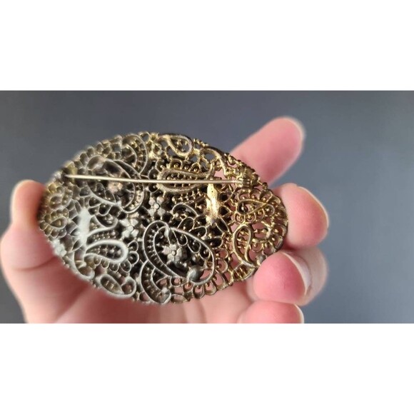 Large Filigree Courting Couple Brooch - Picture 10 of 10